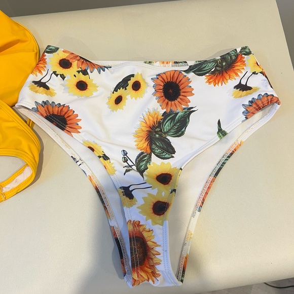 ✨2/$10 BNWOT Shein Sunflower Bikini Set 🌻 - Picture 3 of 4